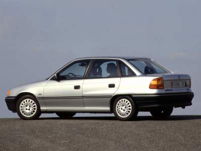 astra-f-sedan.jpg