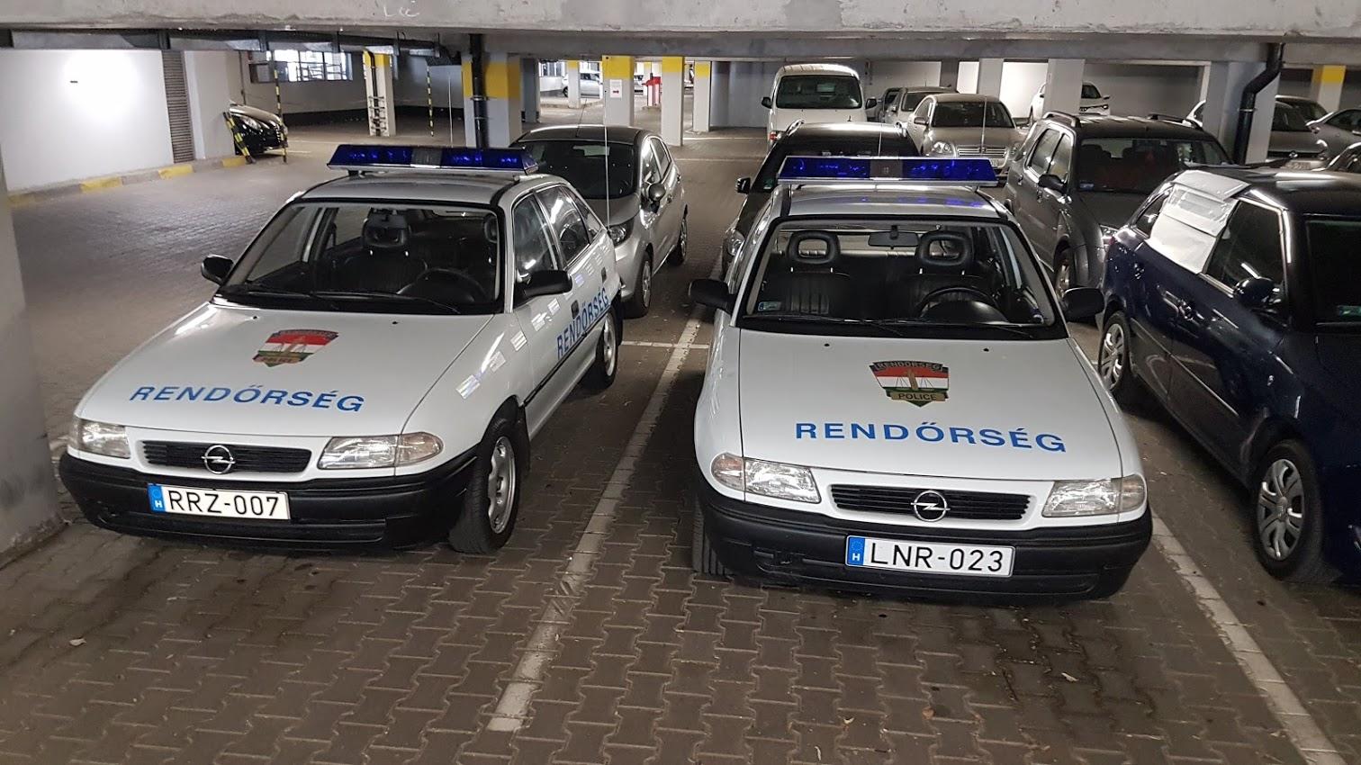 More information about "Eredeti, klasszikus Opel Astra F 1.6i GL rendőrautó"
