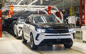 More information about "Elkészült a 75 milliomodik Opel: egy új Grandland GSe “made in Eisenach”"